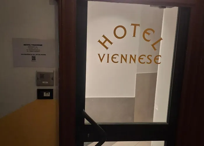 Viennese Hotel *