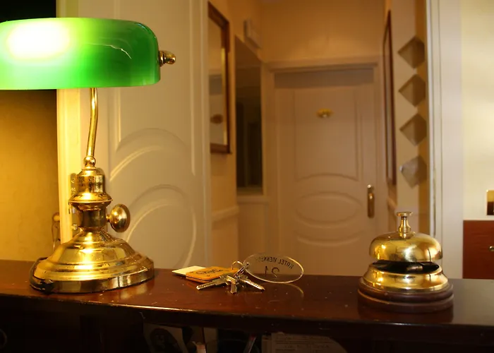 Viennese Hotel *